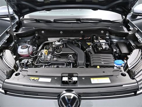 Certified 2025 Volkswagen Taos SE image 34