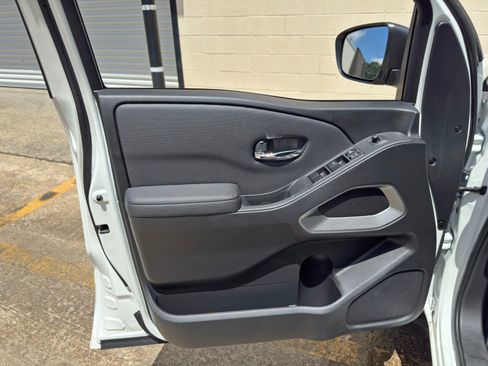 Used 2024 Nissan Frontier SV w/ Technology Package RWD image 35