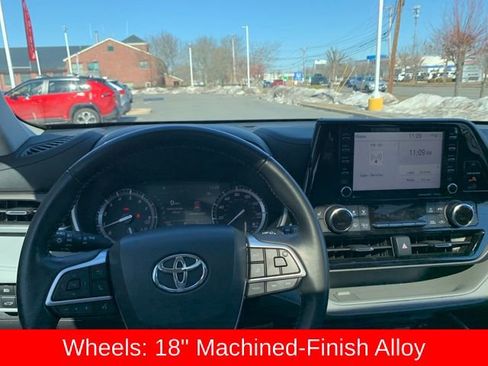 Used 2022 Toyota Highlander XLE AWD/4WD image 17