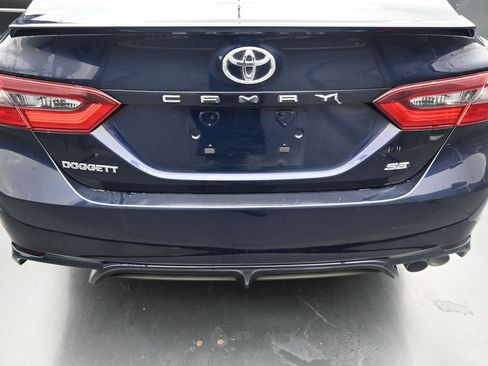 Used 2022 Toyota Camry SE image 10