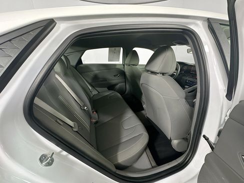 Used 2024 Hyundai Elantra SEL image 29