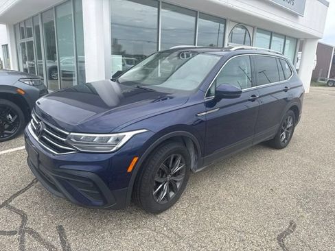 Used 2023 Volkswagen Tiguan SE w/ Panoramic Sunroof Package AWD/4WD image 9
