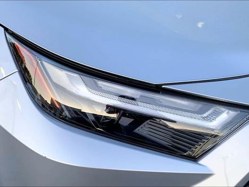 Used 2025 Toyota RAV4 XSE AWD/4WD image 27