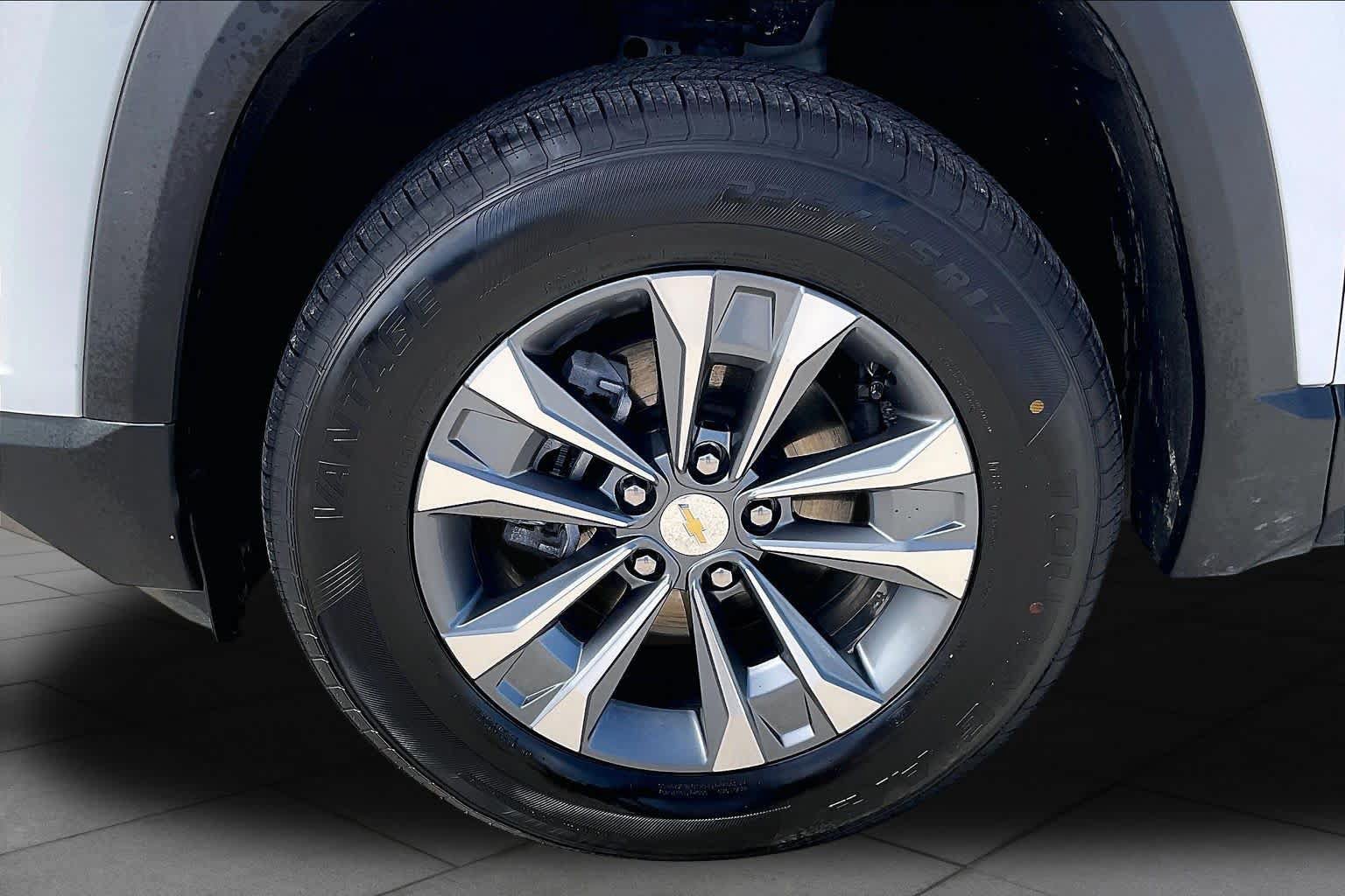 Used 2025 Chevrolet Equinox LT w/ Convenience Package II FWD image 11