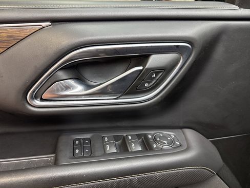 Used 2023 Chevrolet Suburban Premier image 22