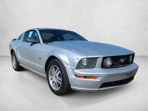 Used 2006 Ford Mustang GT image 3