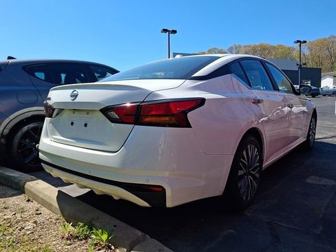 Used 2025 Nissan Altima 2.5 SV FWD image 4