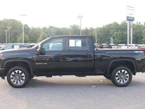 Used 2022 Chevrolet Silverado 2500 Custom w/ Custom Value Package AWD/4WD image 4