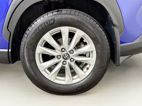 Used 2024 Toyota Corolla Cross LE w/ Moonroof Package AWD/4WD image 28
