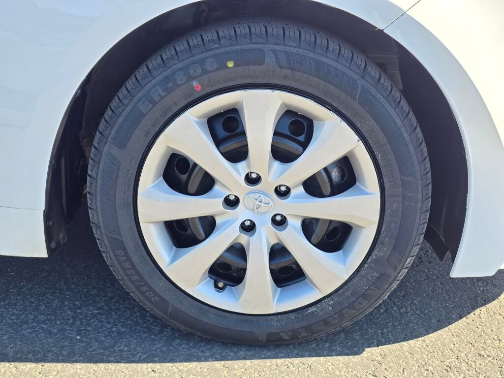 Used 2025 Toyota Corolla LE FWD image 10