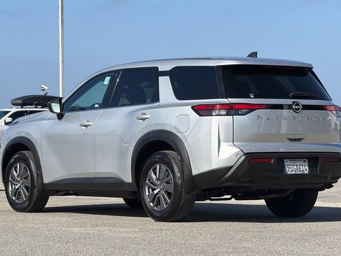 Used 2025 Nissan Pathfinder S FWD image 6