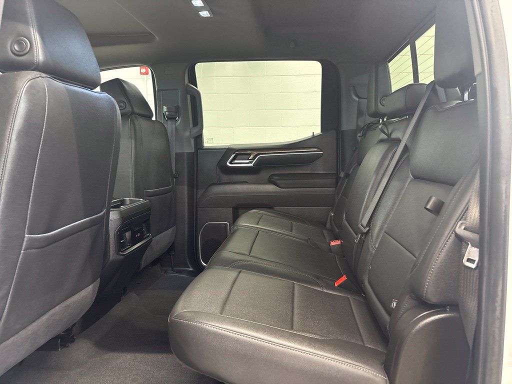 Used 2025 Chevrolet Silverado 1500 RST w/ Convenience Package II AWD/4WD image 15