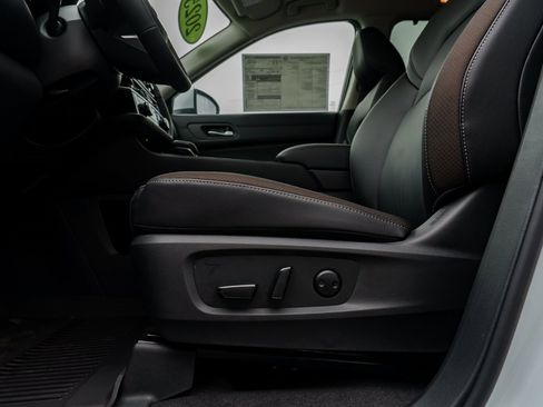 New 2025 Nissan Pathfinder SL image 20