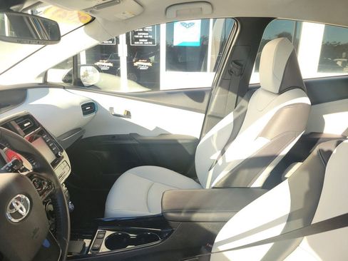 Used 2021 Toyota Prius XLE image 21
