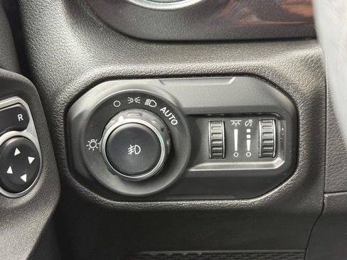 Used 2021 Jeep Wrangler Unlimited Sahara AWD/4WD image 27