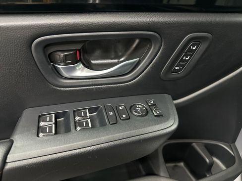 Used 2025 Honda Pilot TrailSport image 18