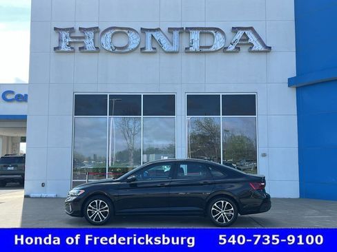 Used 2024 Volkswagen Jetta Sport FWD image 1