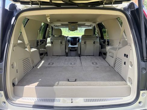 Used 2017 Cadillac Escalade Premium Luxury AWD/4WD image 19