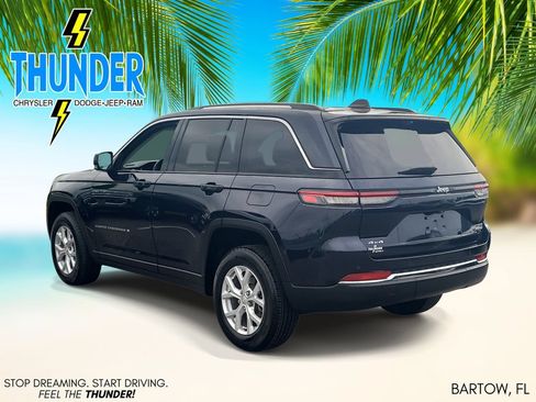 Certified 2023 Jeep Grand Cherokee Limited w/ Luxury Tech Group II AWD/4WD image 3