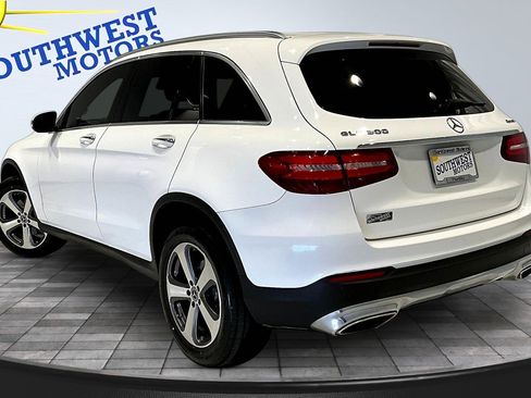 Used 2018 Mercedes-Benz GLC 300 4MATIC w/ Multimedia Package image 5