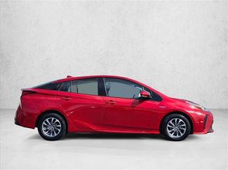 Used 2019 Toyota Prius XLE w/ Premium Convenience Package FWD video 4