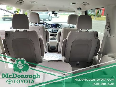 Used 2020 Chrysler Pacifica Touring w/ Advanced Safetytec Group FWD image 16