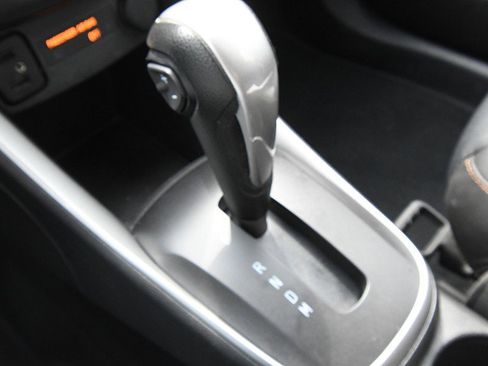 Used 2021 Chevrolet Trax LT FWD image 21