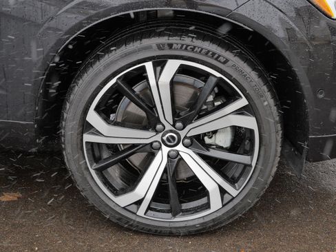 Used 2022 Volvo XC60 B6 R-Design w/ Advanced Package image 15