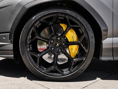 Used 2024 Lamborghini Urus Performante AWD/4WD image 3