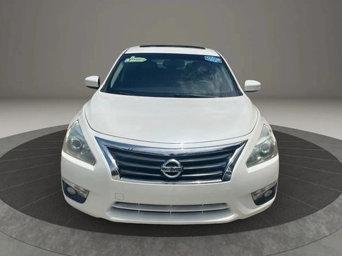 Used 2015 Nissan Altima 2.5 SV w/ Convenience Package FWD image 2
