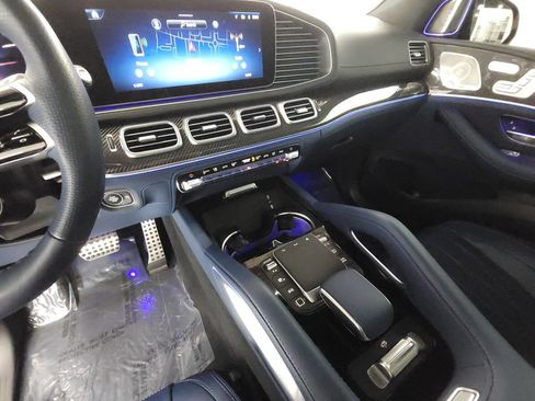Used 2025 Mercedes-Benz GLS 63 AMG 4MATIC image 15