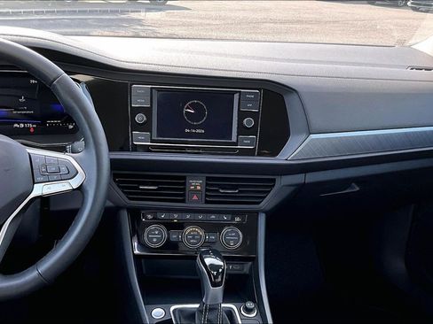 Certified 2023 Volkswagen Jetta SE FWD image 19