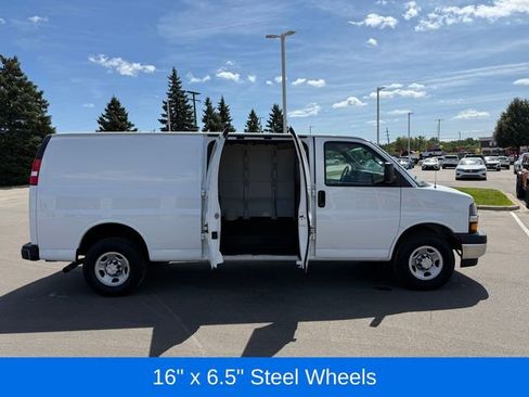 Used 2021 Chevrolet Express 3500 Extended w/ Driver Convenience Package RWD image 21