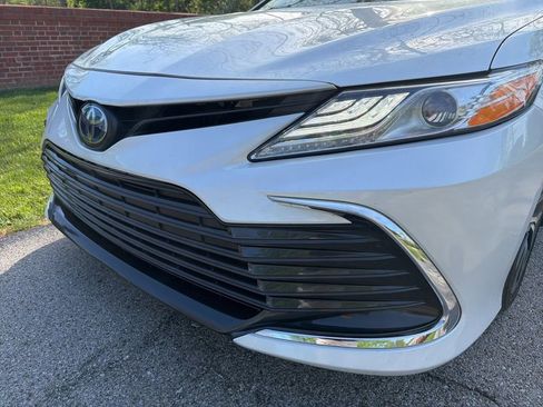 Used 2021 Toyota Camry XLE image 10