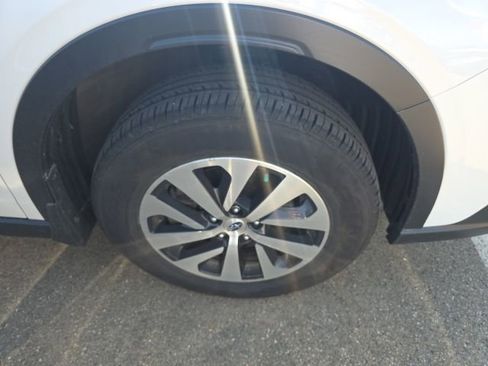 Used 2022 Subaru Outback Premium AWD/4WD image 3