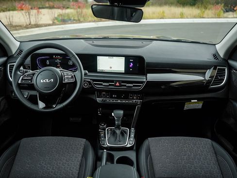 New 2026 Kia Seltos S image 13