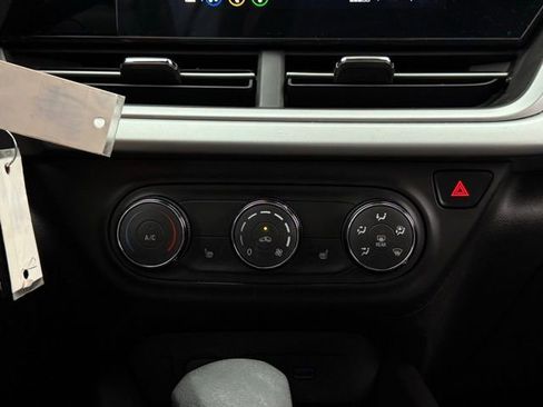 Used 2024 Chevrolet Trax RS image 21