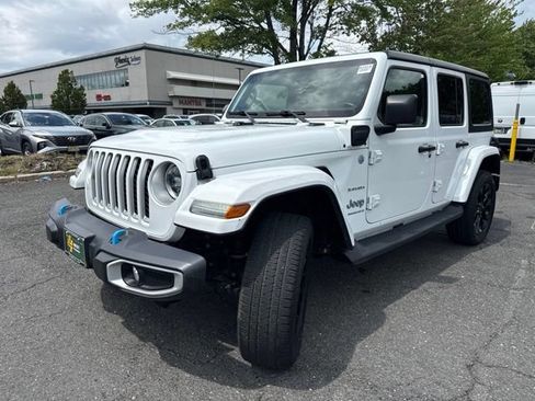 Used 2023 Jeep Wrangler Unlimited Sahara w/ Cold Weather Group AWD/4WD image 3
