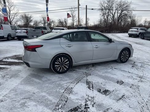 Used 2023 Nissan Altima 2.5 SV image 7