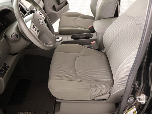 Used 2021 Nissan Frontier SV image 11