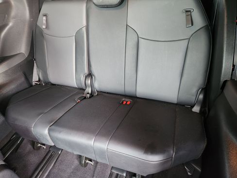 Used 2021 Toyota Sienna XSE FWD image 34