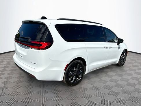 New 2026 Chrysler Pacifica Limited w/ S Appearance Package image 5