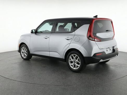 Used 2025 Kia Soul LX w/ LX Technology Package FWD image 6