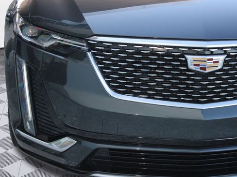 Used 2021 Cadillac XT6 Premium Luxury image 10