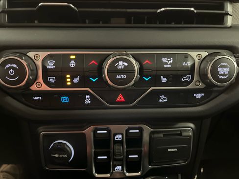 Used 2025 Jeep Wrangler Backcountry image 29