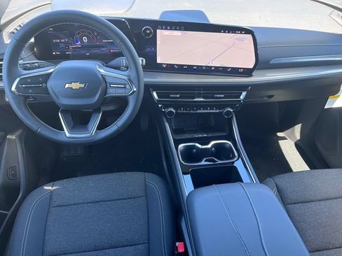 New 2026 Chevrolet Traverse LT w/ Driver Confidence Package AWD/4WD image 2