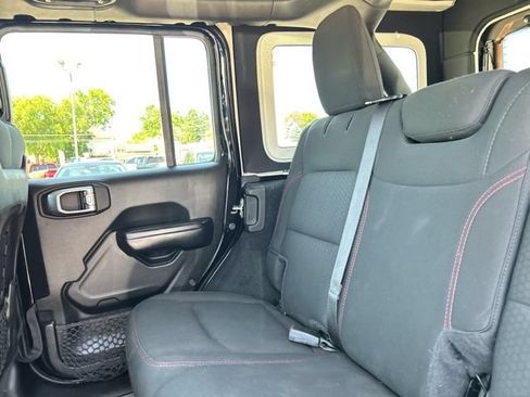 Used 2019 Jeep Wrangler Unlimited Rubicon w/ Cold Weather Group AWD/4WD image 18