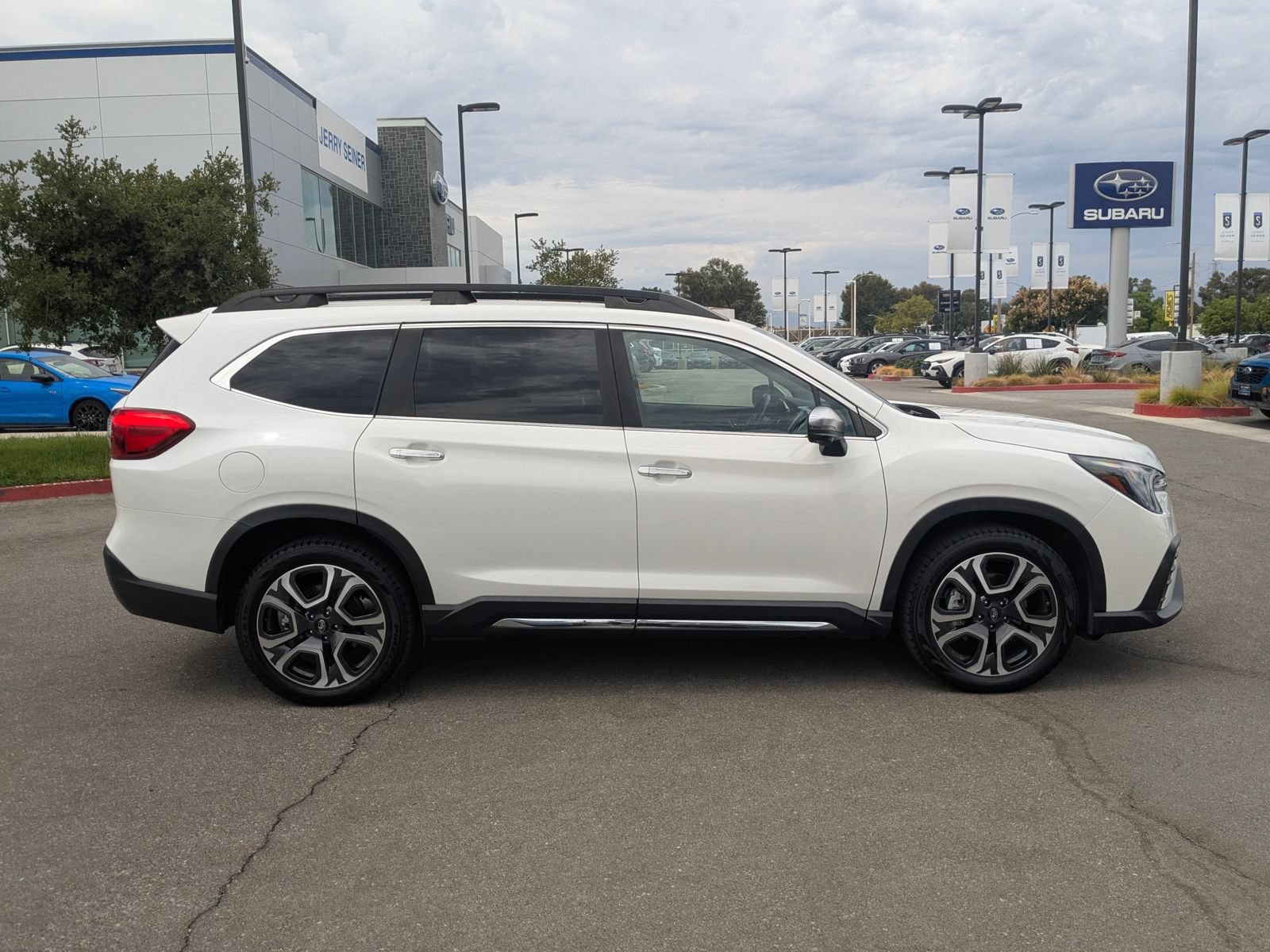 Certified 2023 Subaru Ascent Touring AWD/4WD image 6