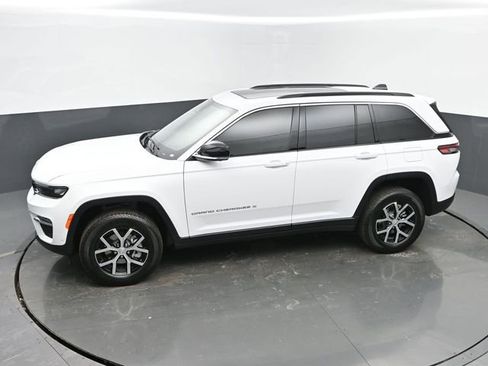 New 2025 Jeep Grand Cherokee Limited w/ Luxury Tech Group II AWD/4WD image 39
