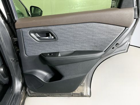 Used 2023 Nissan Rogue SV image 27